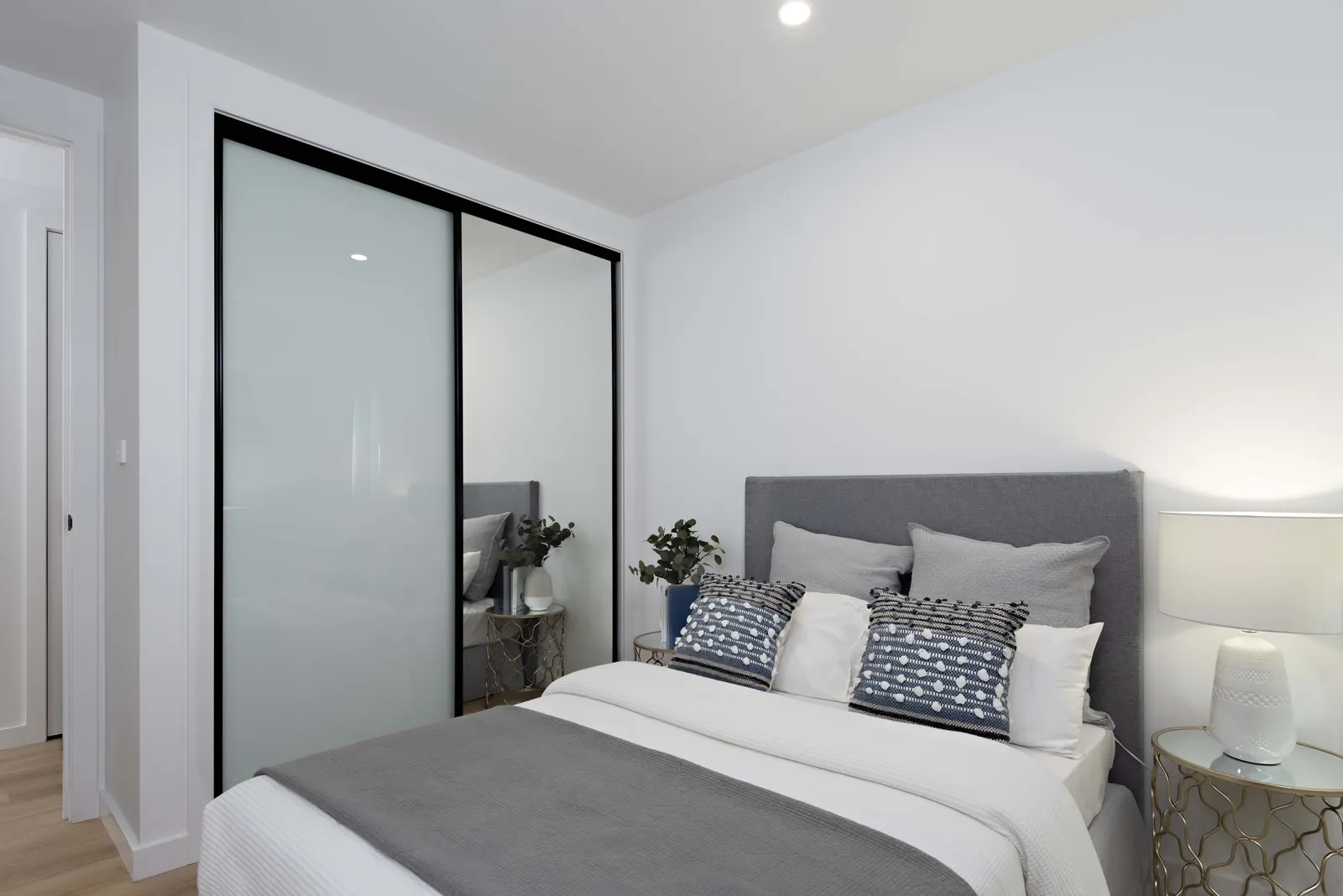 Bedroom with mirrored sliding robes